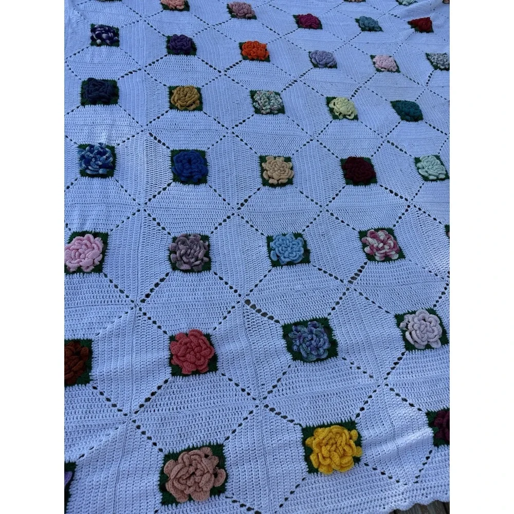 Vtg White Crochet 3D‎ Rose Afghan Blanket Granny Square 100